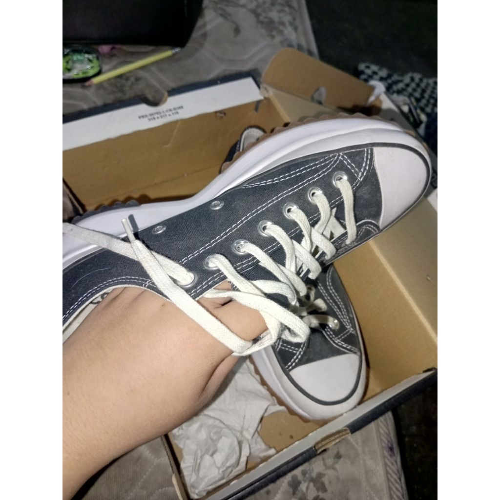 sepatu Converse original, bekas berkualitas.