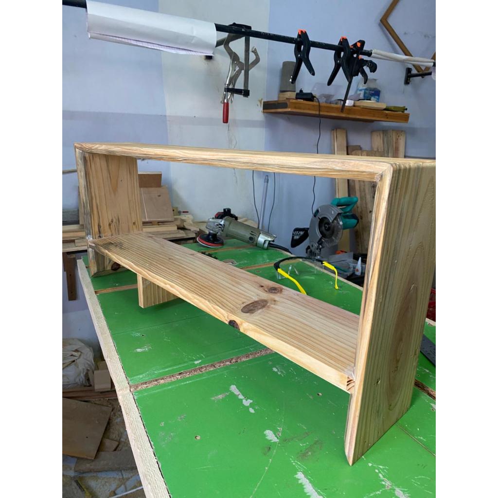 RAK SAJADAH, SARUNG, PECI DAN ALQURAN