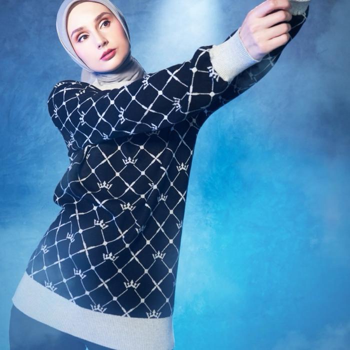 MANDJHA Elenna Sweatshirt Hitam IVAN GUNAWAN - Atasan Wanita Knit kekinian trend Modest
