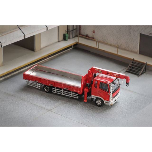 GCD 1/64 MITSUBISHI FUSO CRANE TRUCK RED ( Carries pipes )