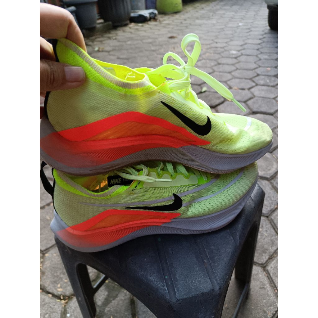 Sepatu NIKE Zoomfly 4 size 42 insole 265 koleksi pribadi