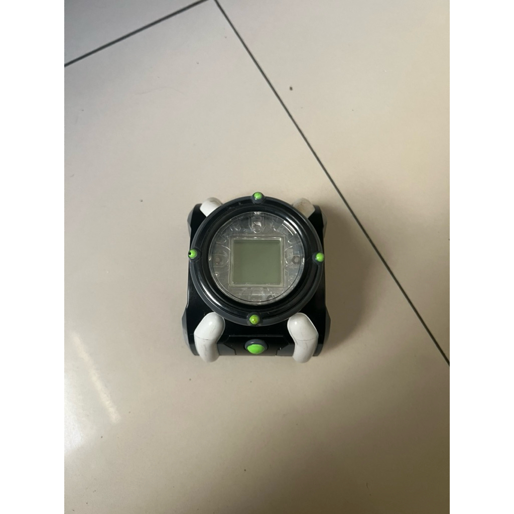 Preloved (RARE) Deluxe Omnitrix Ben 10 Mainan Anak Anak Gelang Jam