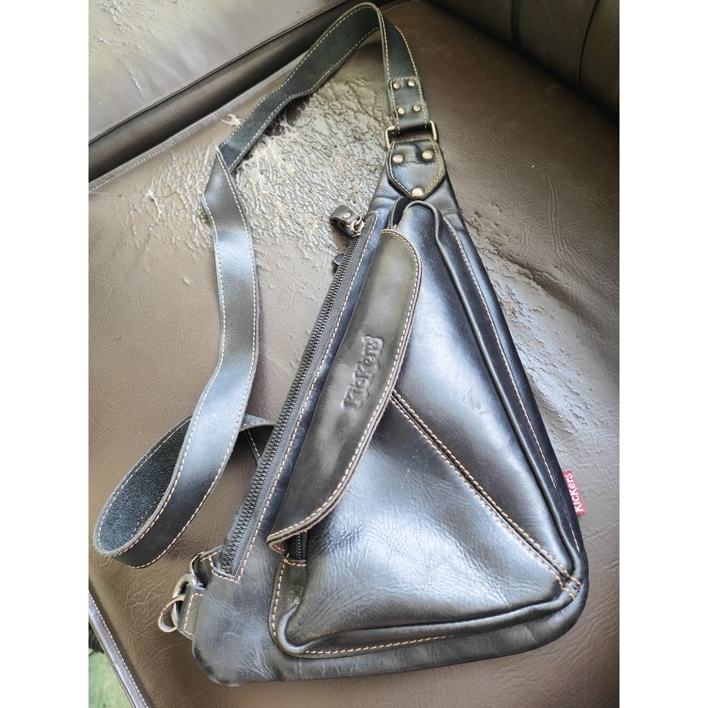 tas sling bag pistol kulit merk KICKERS