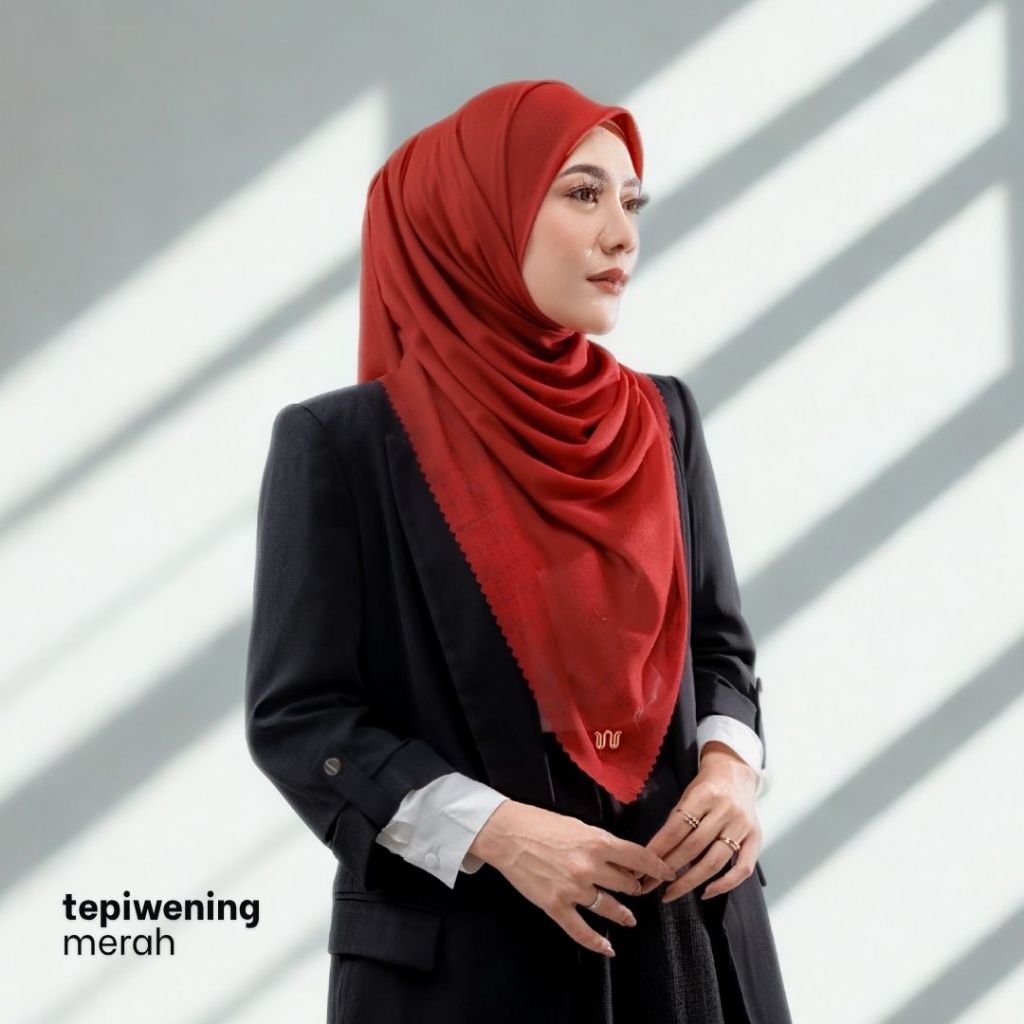 Wulang Narawangsa Hijab Segi Empat Tepiwening Merah | Kerudung Segi Empat | Hijab Motif Segi Empat |