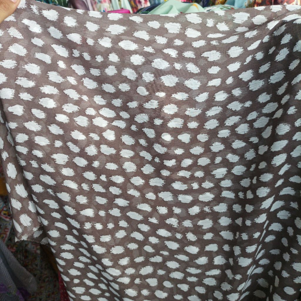 Kain Sifon Yoryu Motif Polkadot Brush Coklat Putih Meteran / Bahan Chiffon Yoryu Dot Crinkle (Harga 