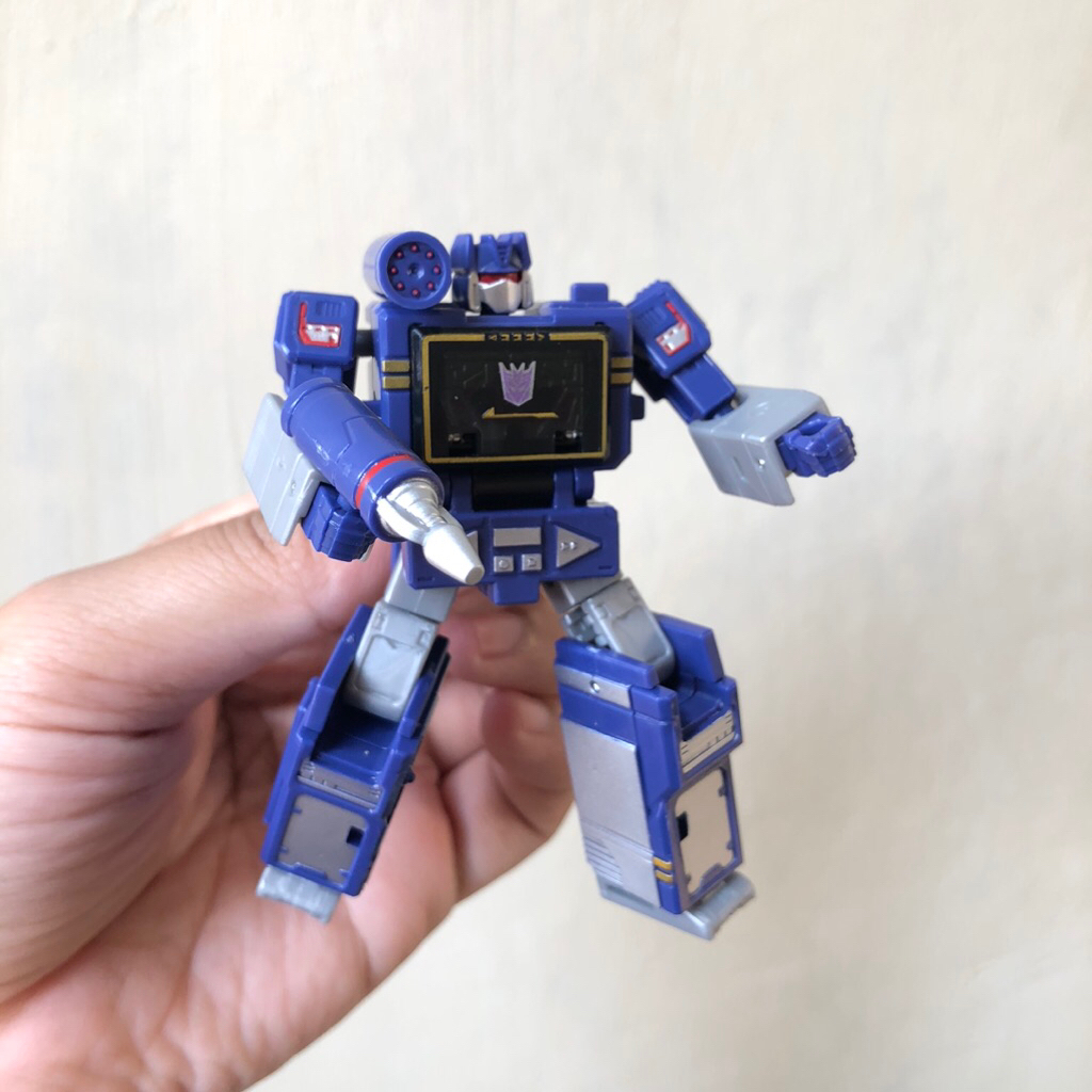 Transformers WFC Kingdom Soundwave Core Class Hasbro 2021