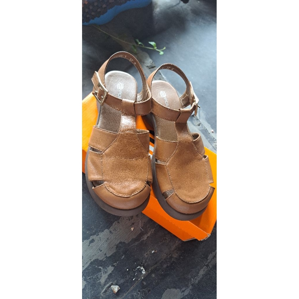 PRELOVED SEPATU SANDAL POLLUX SIZE 37