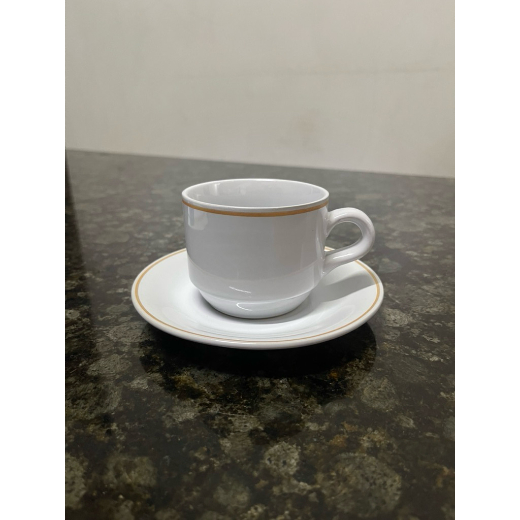 LUCKY CANGKIR PUTIH LIST EMAS 12 PCS (6 cangkir + 6 lepek)