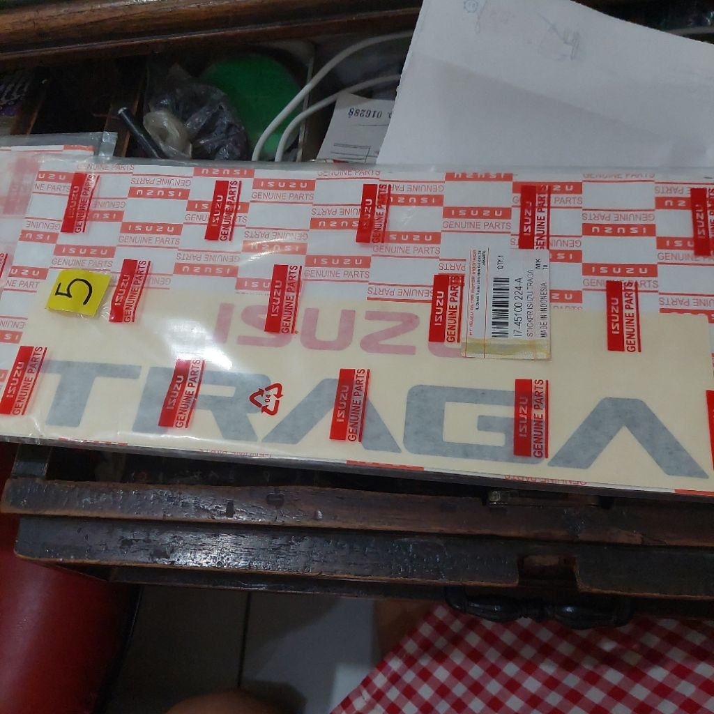 stiker isuzu Traga