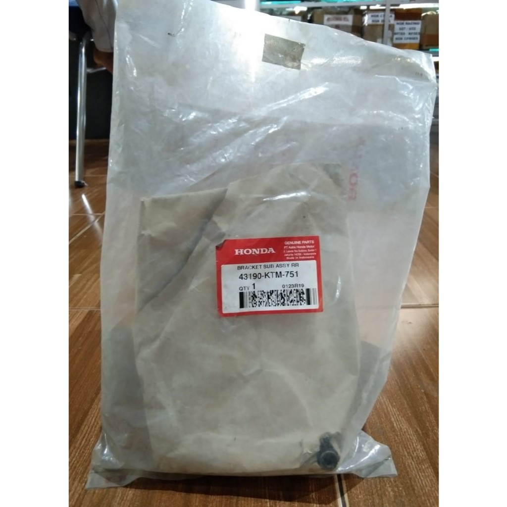 Braket Kaliper Belakang (Bracket RR Sub Assy) HONDA Supra X 125 FI New ORIGINAL HONDA 43190KTM751