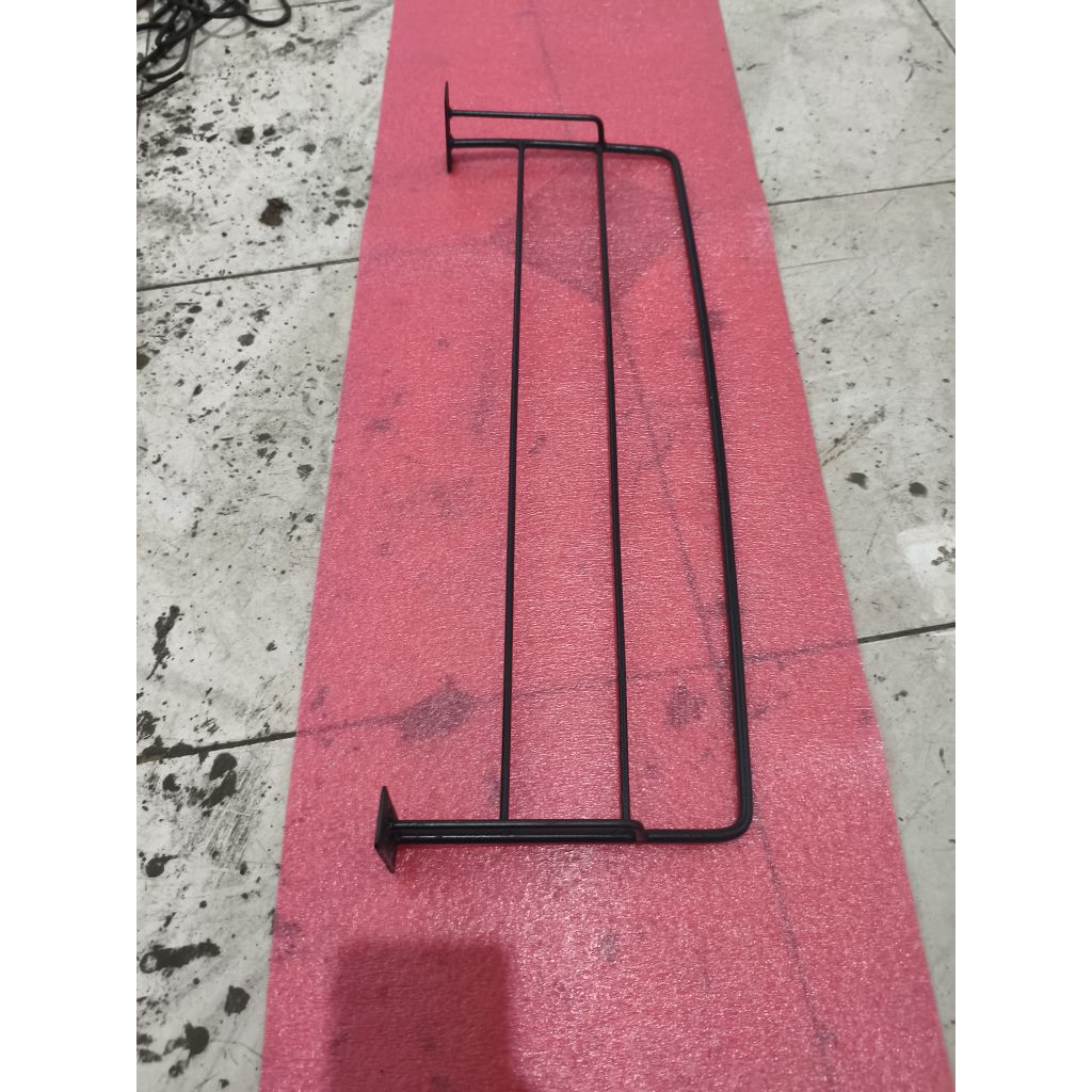 tempat handuk kamar mandi