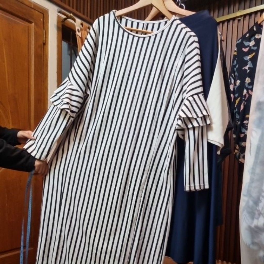 Salur 40 Gamis busui salur putih hitam panjang 130 Ld 130