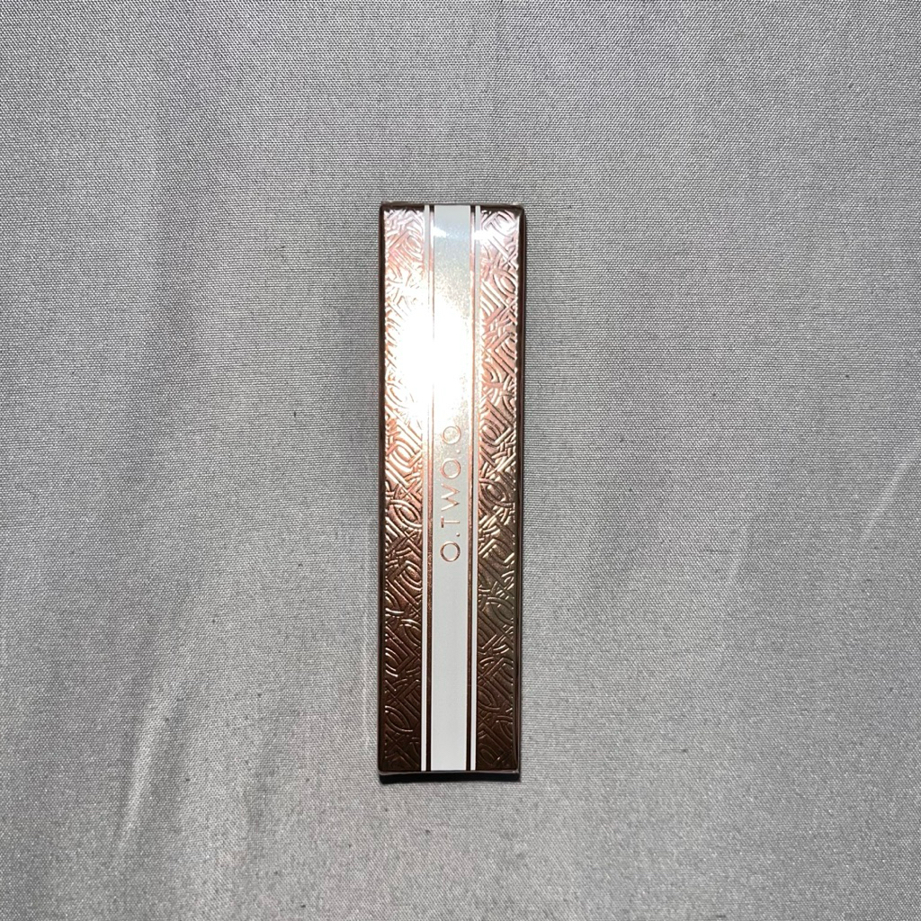 O TWO O HAUTE HYDRATING SATIN LIPSTICK