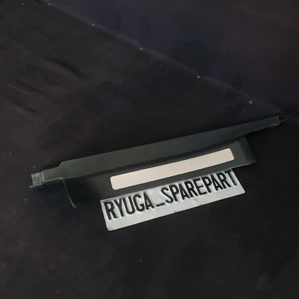 door sill plate belakang kanan mercedes benz W203 C240 A2036801035