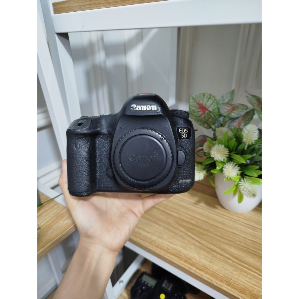 CANONEOS 5D MARK III SHUTTER COUNT 235K Fullset Like New 3677