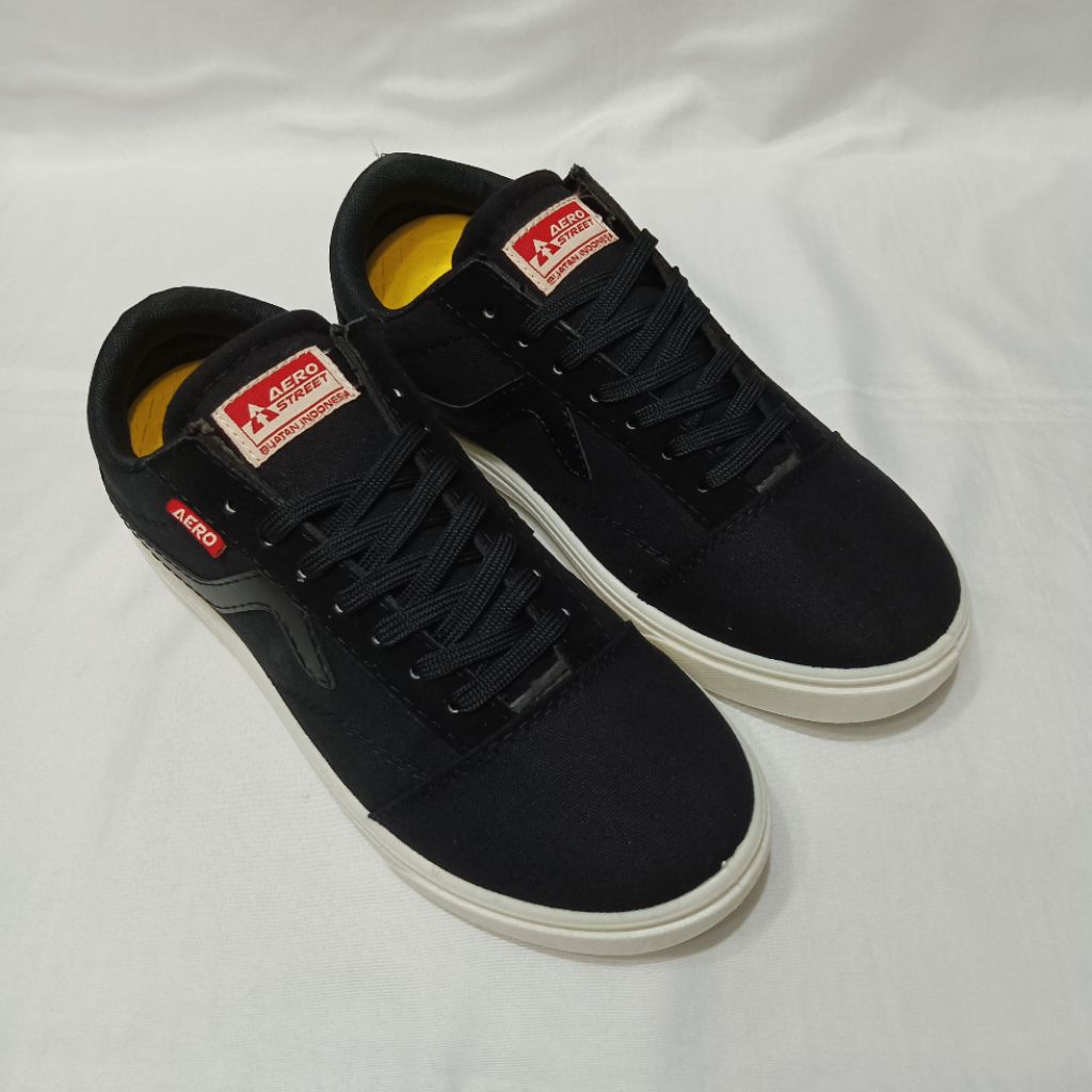 SNEAKERS - AEROSTREET / MASSIVE | BLACK, WHITE