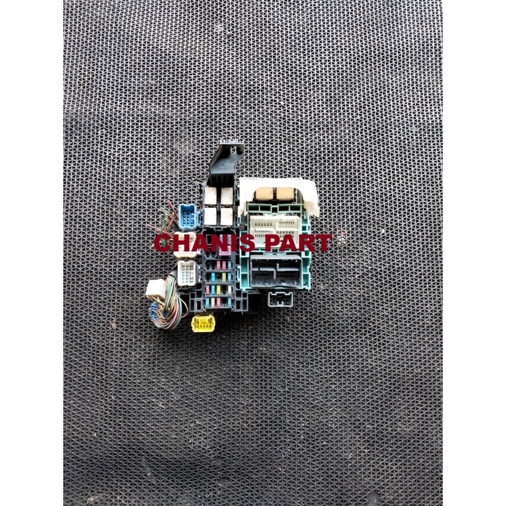 FUSE BOX SEKRING DASHBOARD ESCUDO INJECTION 1.6 ORIGINAL