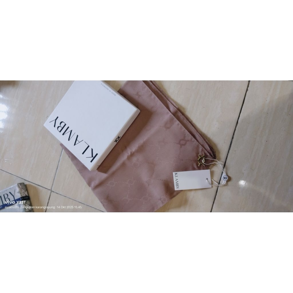 scarf wearing klamby chain 2.0 warna oatmeal