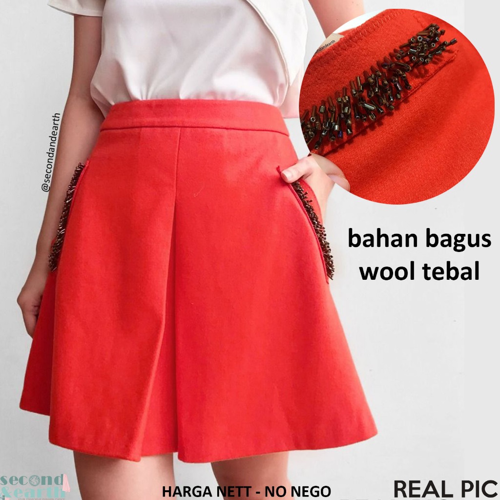 LIKE NEW Lily Mini Skirt Wool [L fits M-L] Box Pleat Beads A-line High Waist Rok Pendek Wol Tebal Or
