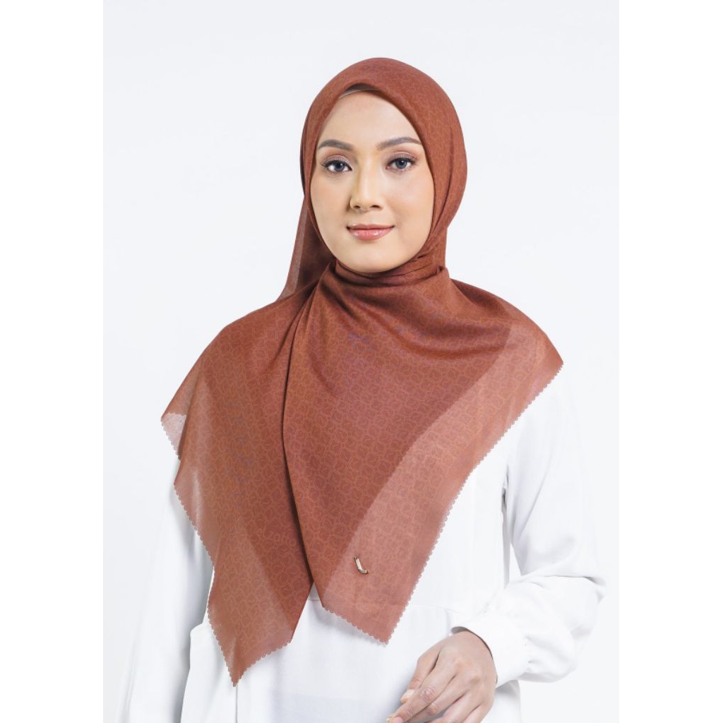 Preloved Elzatta Hijab Kanara L Square Monogram
