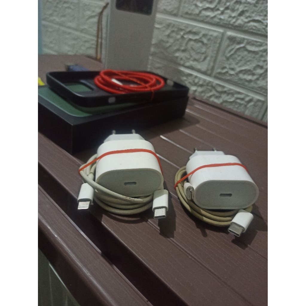 charger sepasang 100%ORIGINAL copotan iPhone 13 c to lightning 20wat (Nota dari iBox juga ada)