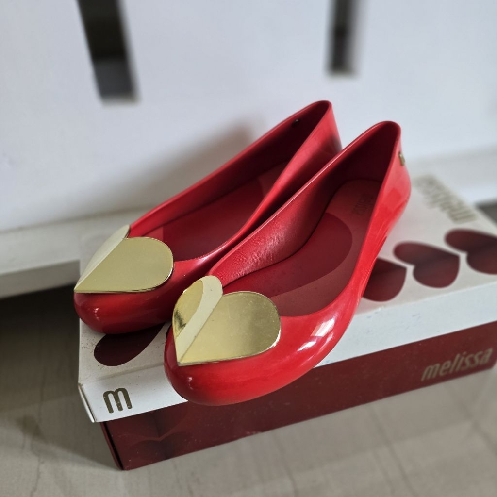 Preloved Sepatu Wanita Melissa Space Love Size BR 36 / EU 38