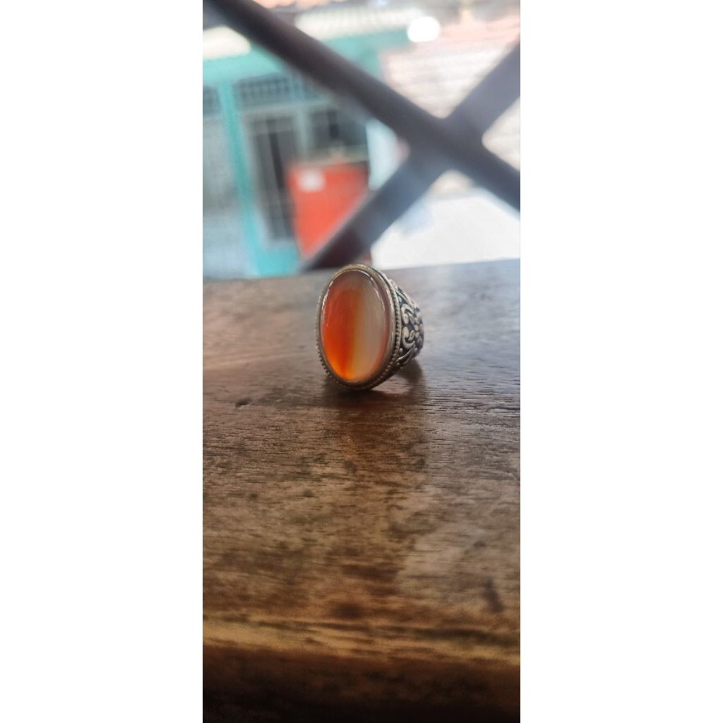 Batu akik merah putih