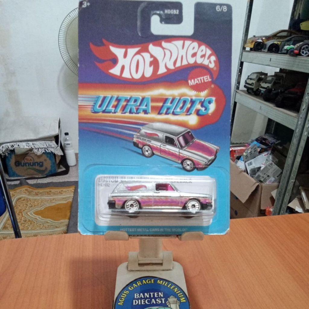 HOTWHEELS ULTRA HOT CUSTOM 69 VW SQUAREBACK