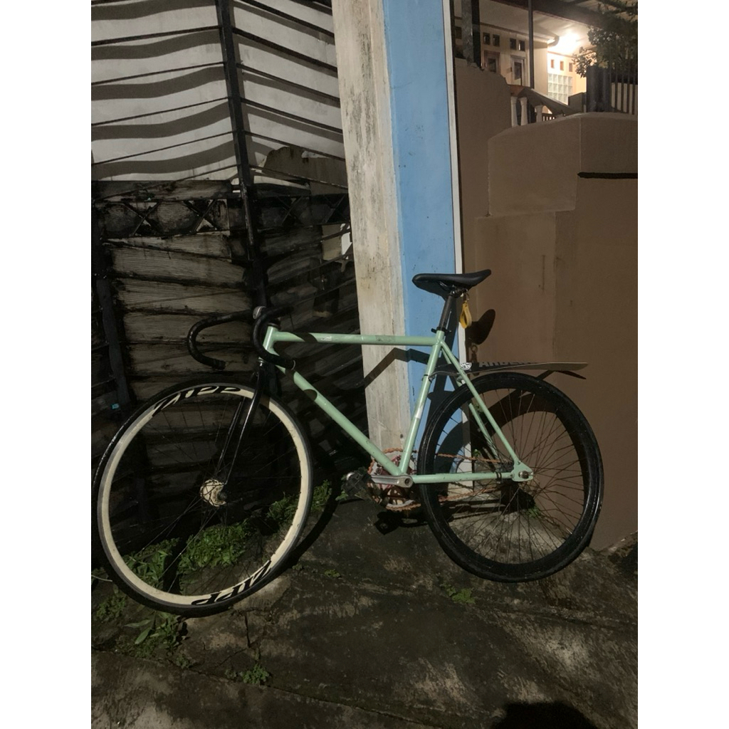 sepeda Fixie frame lokal size 53 second like new