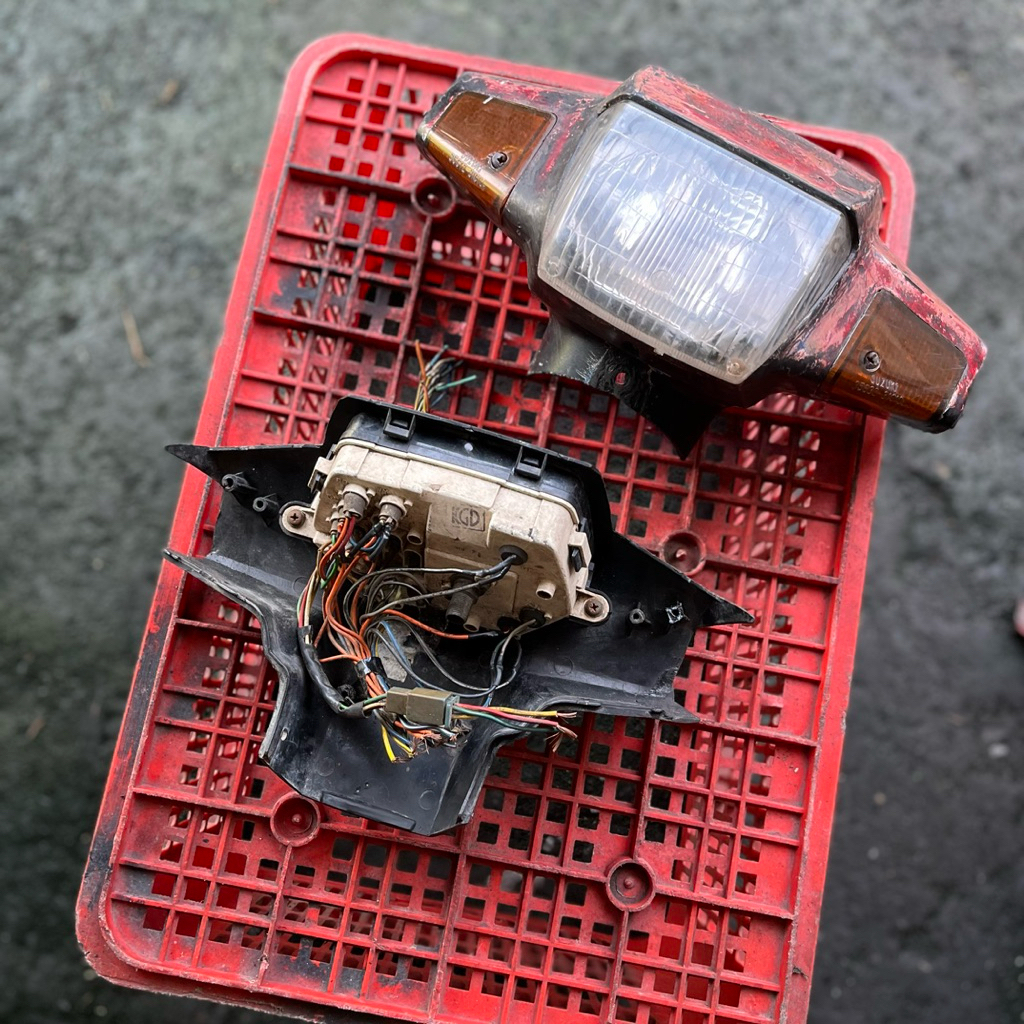 batok lampu suzuki crystal