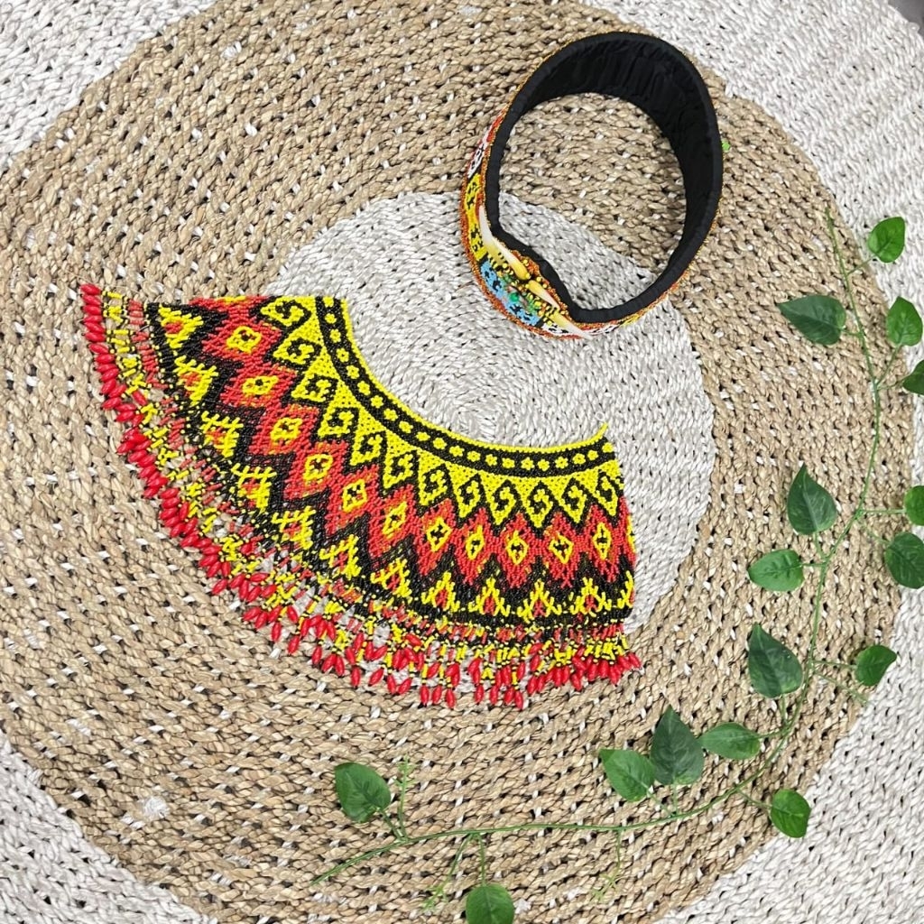 AKSESORIS DAYAK ANAK - TOPI DAN KALUNG TERATAI - MANIK KHAS DAYAK