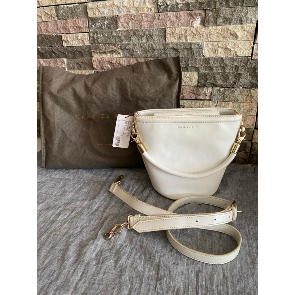 Tas Charles and keith Bucket Original Counter