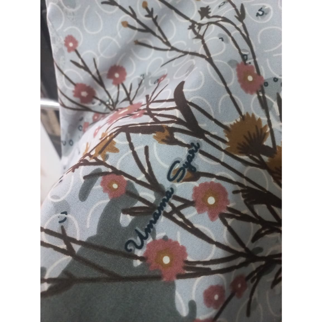 Hijab Jumbo Umama Syar'i Motif Segi Empat