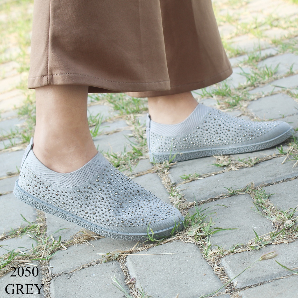 (pjb_jakarta2018) PROMO CUCI GUDANG- (COD)  Sepatu Slip-On Wanita Import W2050 Sepatu Wanita Kanvas 