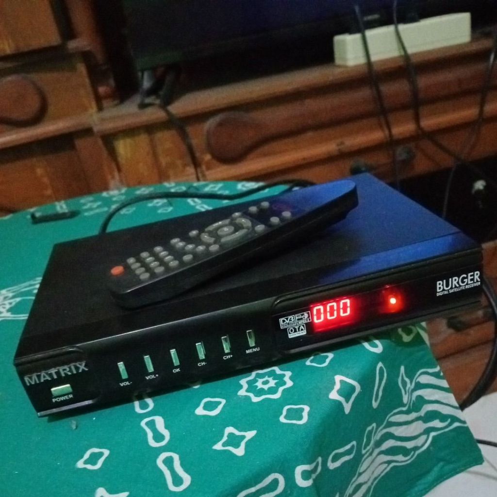 Receiver Parabola dv3 DiSeqC12 Mpeg2 Matrix Burger Digital Satelite