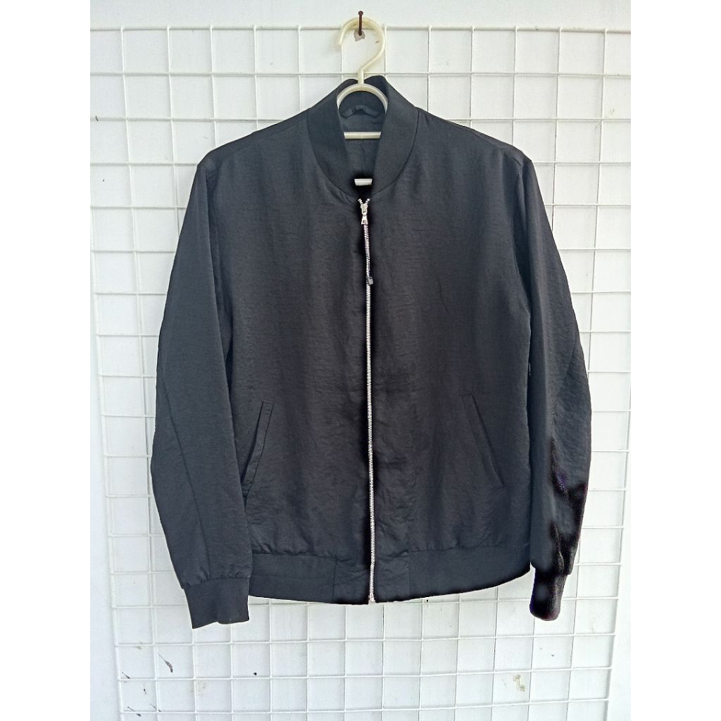 UNIQLO Bomber Pilot Satin Hitam