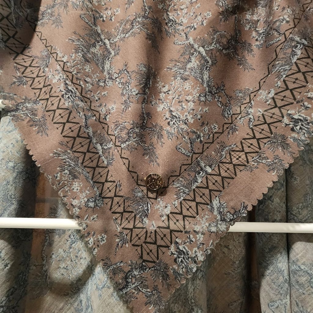 [PRELOVED] Jilbab Hijab segi empat motif Nobby