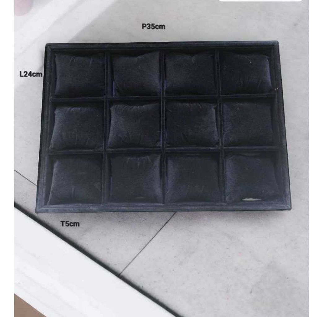 Display baki jam  dan gelang emas