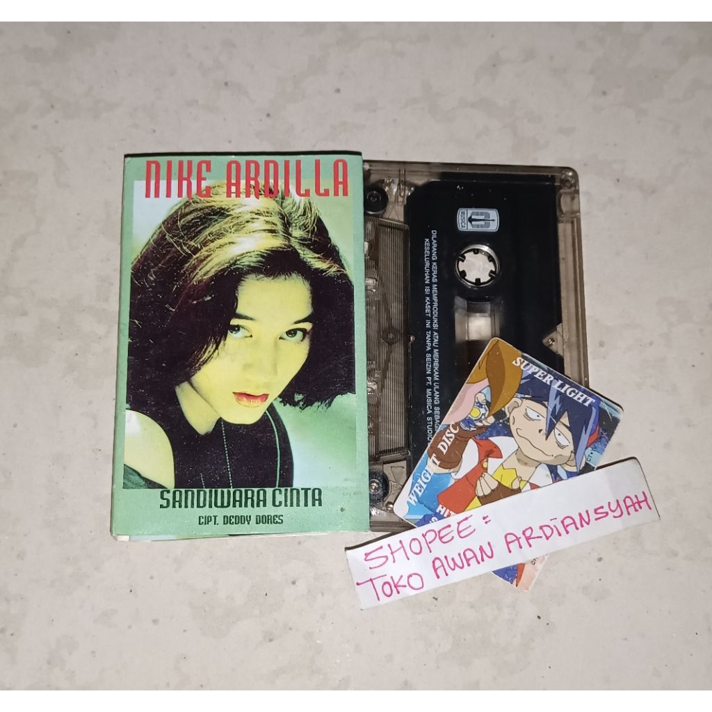 kaset pita nike ardilla sandiwara cinta (cover dalem ada tanda tangan kecil, liat foto ke 3)