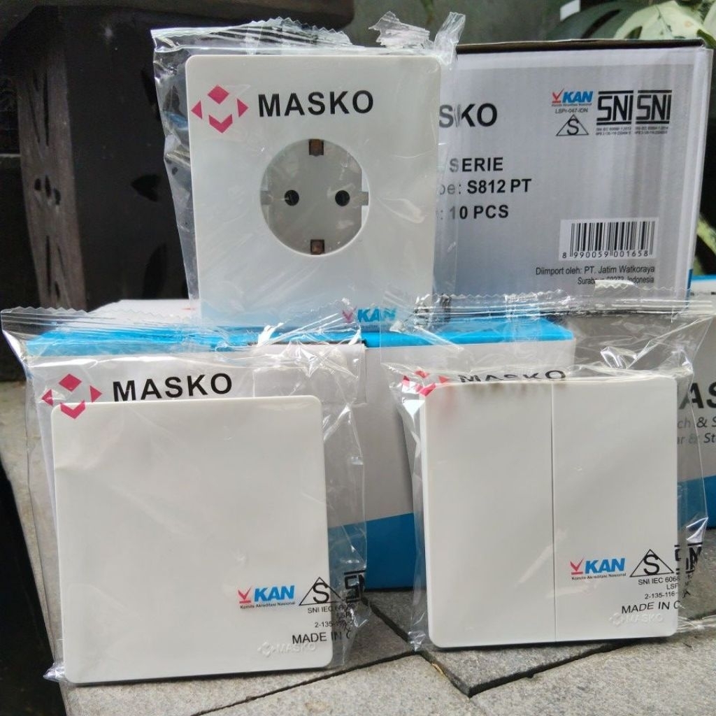 MASKO Saklar STOP kontak Engkel Double MODERN