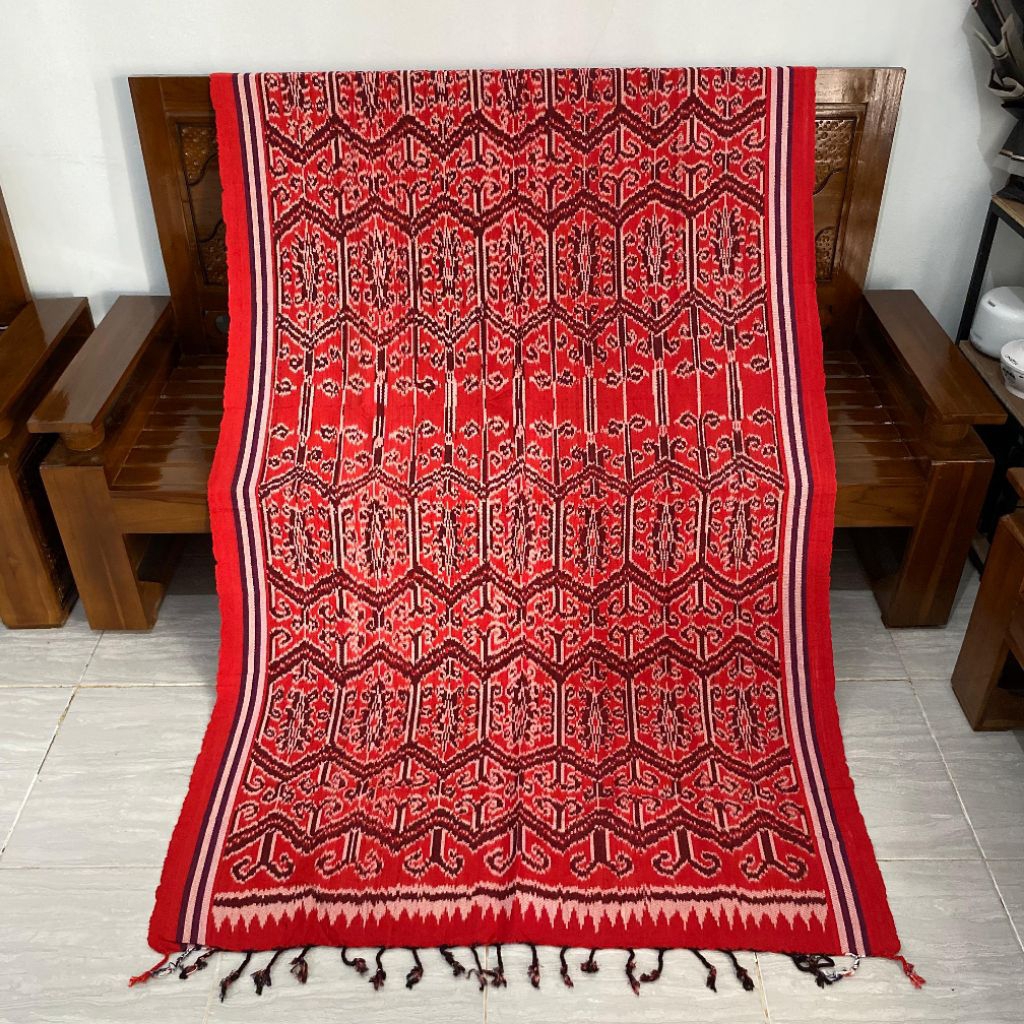 Kain Tenun Sintang Pua Kumbu Souvenir Kalbar (118 cm x 230 cm)