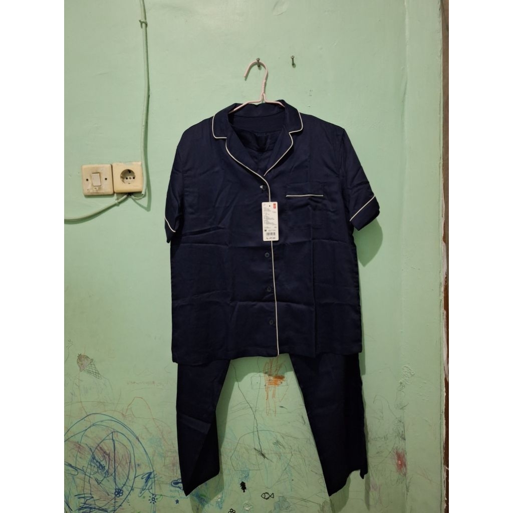(NEW) UNIQLO Satin Short Sleeve Pajamas | Piyama Satin Lengan Pendek UNIQLO