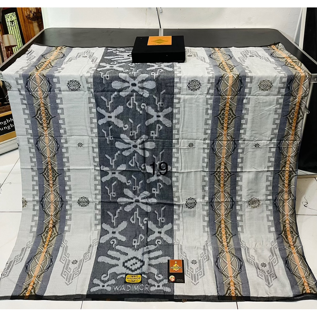 Sarung Wadimor classic jaguard songket timbul