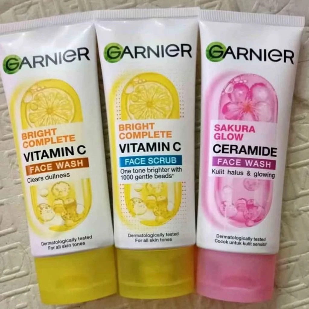 GARNIER Facial Foam 100ml - Sakura White | Light Complete Scrub-Foam