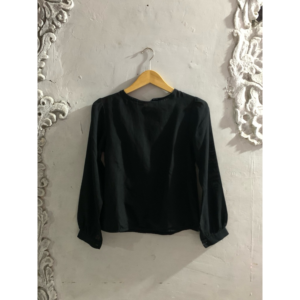 BLOUSE HITAM POLOS