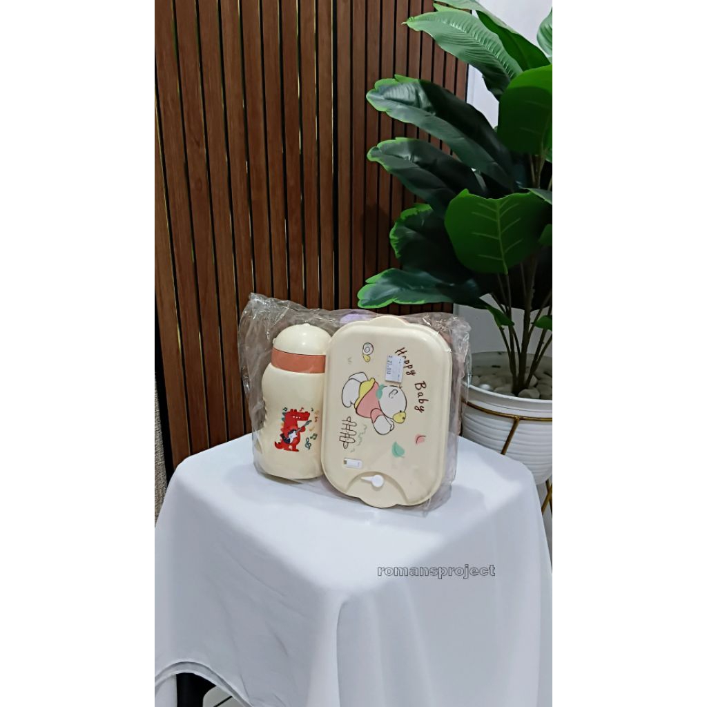 Misting makan, Tempat makan, Botol minum