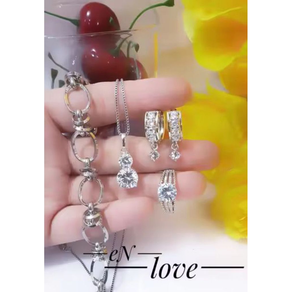 satu set perhiasan titanium silver fashion wanita