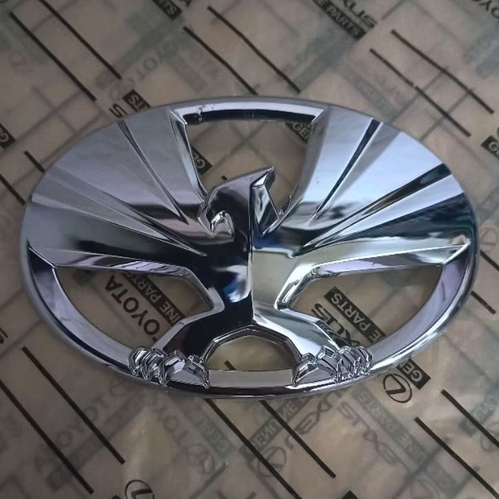 Emblem Logo Grill Depan Toyota Calya burung garuda Original