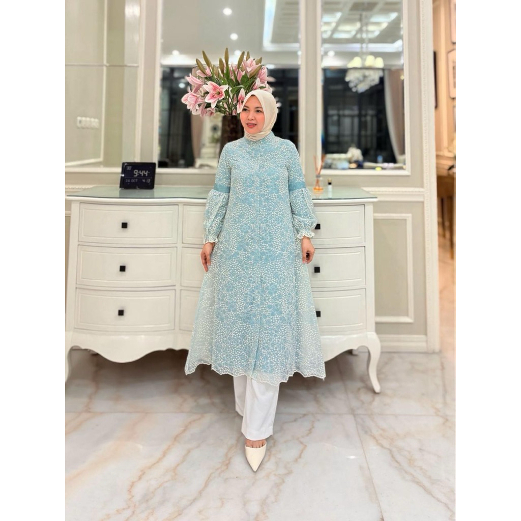 Long tunik organza milky  Kancing depan full Lengan balon . Tangan ada karet Ori By Edness Kayla(Tun