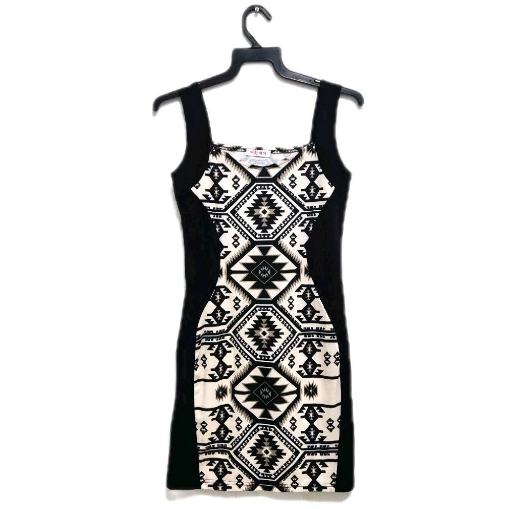 Mini dress wanita motif batik modern elegan warna hitam putih gading size S